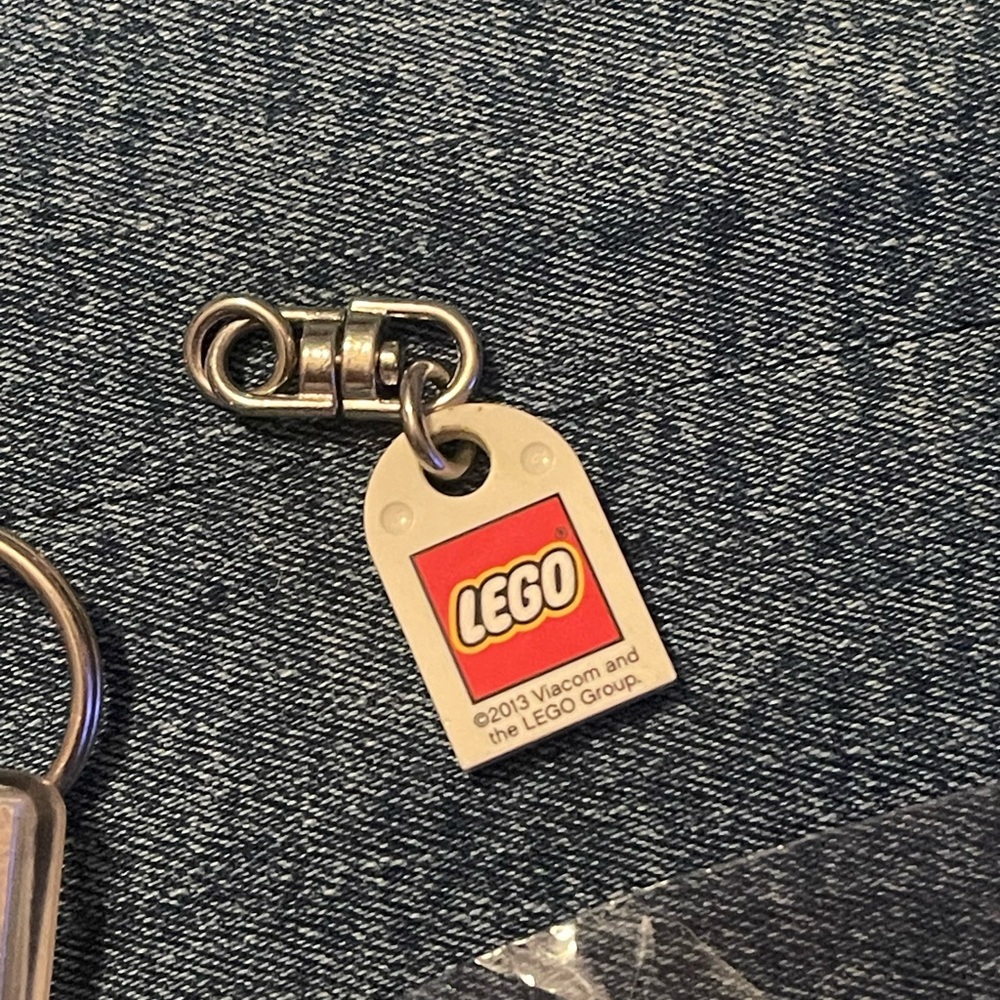 Assorted Lot Vintage Keychain Collection - Picture 10 of 11